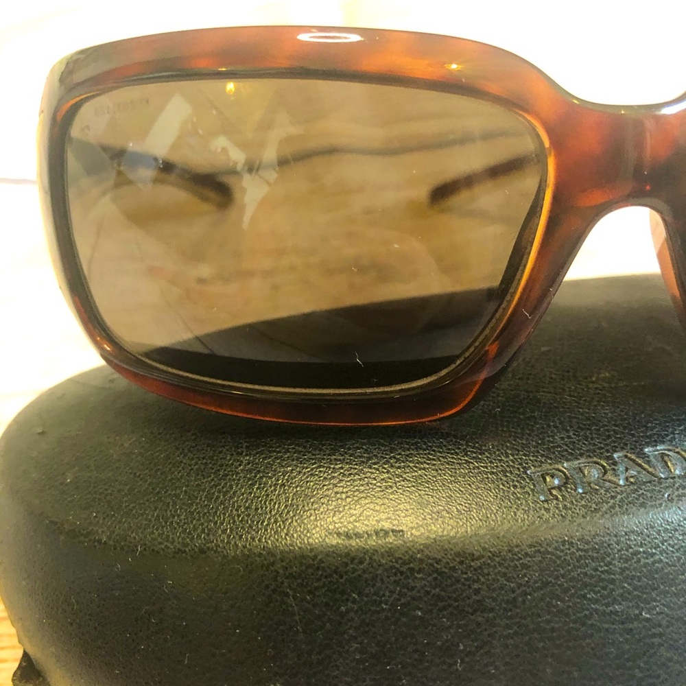 Authentic PRADA tortoise-shell sunglasses - Picture 2 of 5